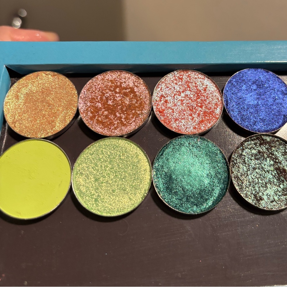 Glaminatrix Cosmetics single eyeshadows - Picture 3 of 3